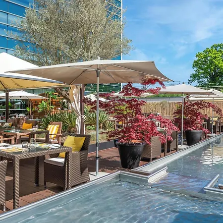 Hilton Geneva Hotel And Conference Centre-3