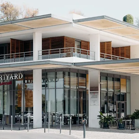 Courtyard By Marriott Montpellier-3