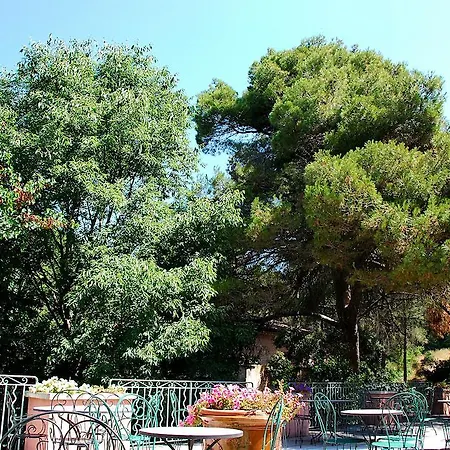 Hotel Les Mazets Des Roches-2