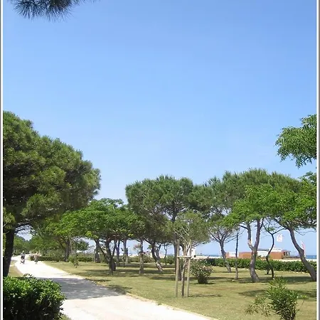 Locations Meublées Plage des Pins-3