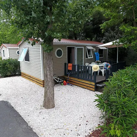 Camping Resort Les Champs Blancs-3