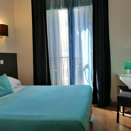 Brit Hotel Colbert-3