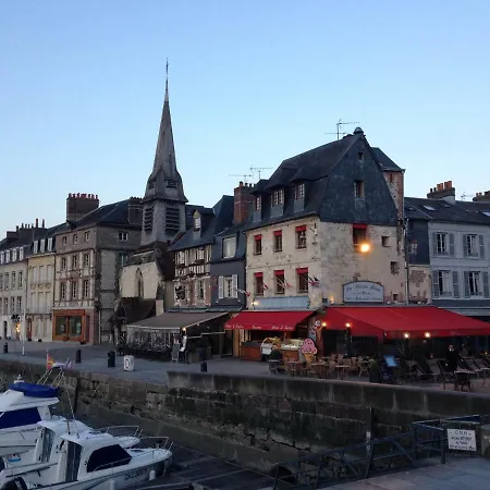Un Petit Nid A Honfleur-3