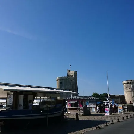 Sur Le Vieux Port, Centre De La Rochelle-3