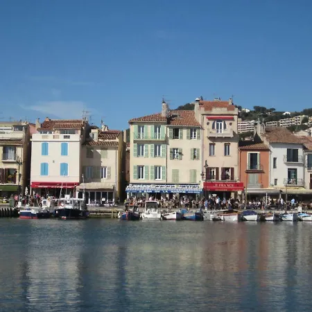 By Cassis Chambre Privee Dans Maison Familiale-3