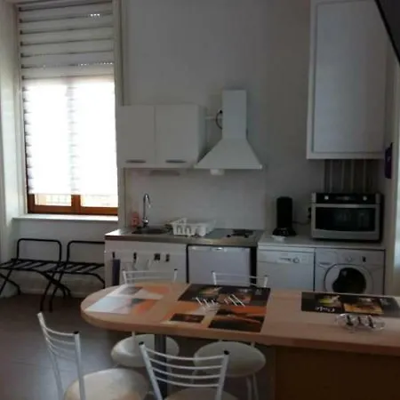Studio De Charme Au Pied De La Gare-2