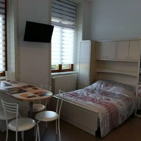 Studio De Charme Au Pied De La Gare-3