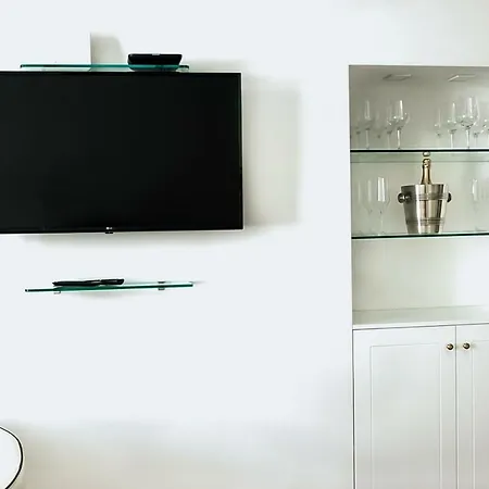 Old Square Studio Apartment-2