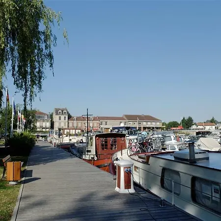 Toul Appartement Entier Avec Parking Prive Au Calme Cosy A Etage Avec Balcon-3