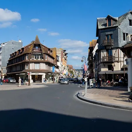 Le Petit Deauville-2