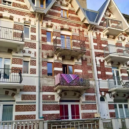 Appartement à 30 m de la plage - balcon - proche Centre - WIFI -Le Cérès 3-2