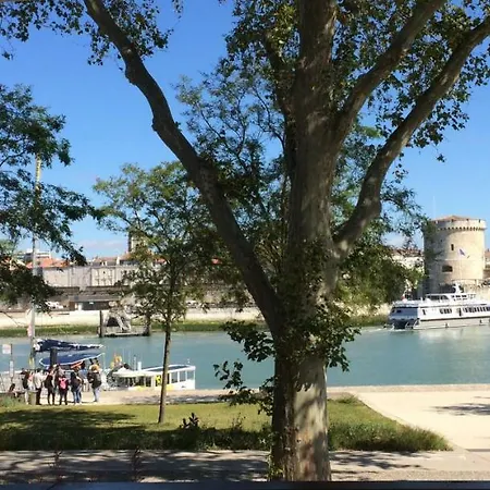 Vue exceptionnelle sur les Tours ! Charme et tranquillité-2