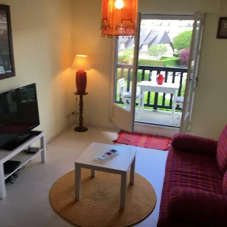 Le Studio 102-2