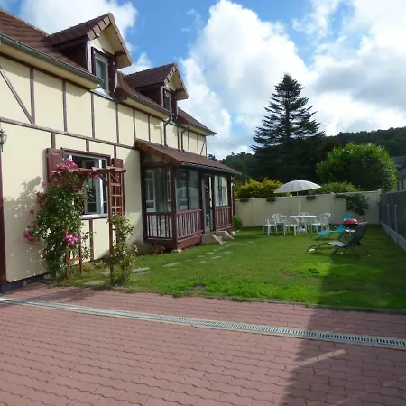 Gîte Le Petit Chalet avec parking gratuit-2