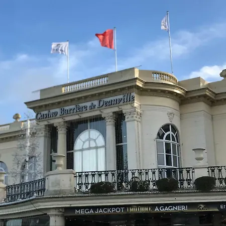 LE ROYAL (3 pièces au centre de DEAUVILLE)-3