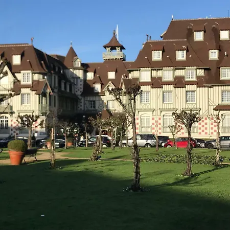 LE ROYAL (3 pièces au centre de DEAUVILLE)-2