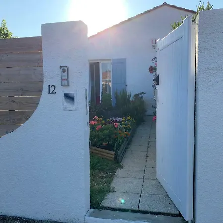 Petit Studio De L'Ermitage-2