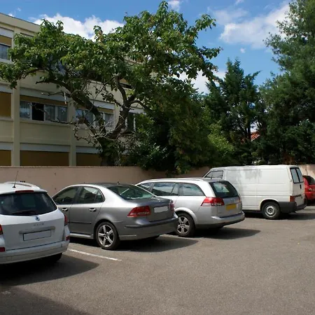 Hotel Le Lyon Bron-2