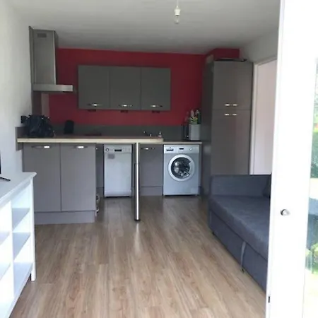 Magnifique 2P en Rez-de-jardin orienté SUD à 2 pas de la plage-2