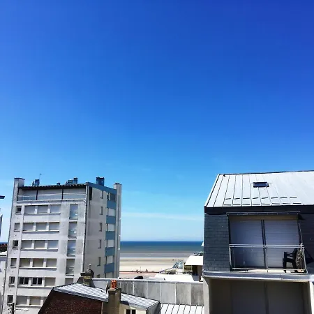 Duplex T4 Idealement Situe Entre La Place Du Marche Et Le Bord De Mer-3