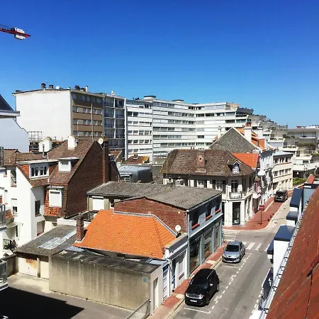 Duplex T4 Idealement Situe Entre La Place Du Marche Et Le Bord De Mer-2
