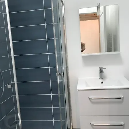 Appartement récent, proche centre ancien-2