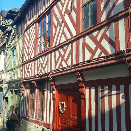 -Parking privé -La BATISSE -Logement de Charme -La Clef de Honfleur-2