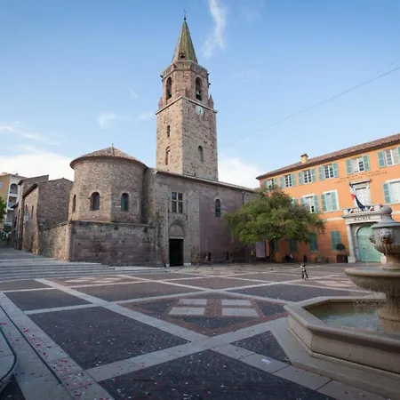 Sublime Studio Au Coeur Historique De Frejus-2