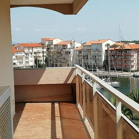 Beau T2 Climatise Sur Marina Avec Parking Prive-2