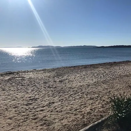 Studio suréquipé les pieds dans l'eau-2