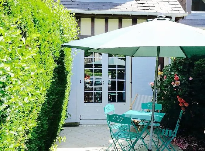  Le Cottage