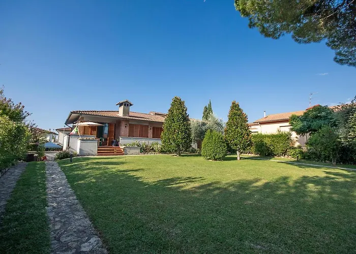Hôtel de l'aéroport: Villa Orsini - A Retreat In Pisa - Food And Relax