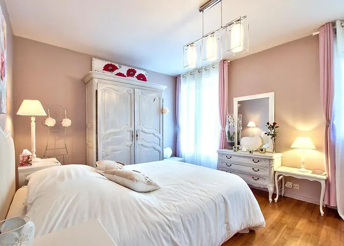 ! A découvrir ! NATURALBNB - Chambres d'hôtes zen au calme - Top confort et reposant - PARKING GRATUIT SECURISE - Garage vélos et motos - OFFERT COPIEUX PETIT DEJEUNER fait maison sucré-salé, local et bio - Accueil et convivialité garantis !