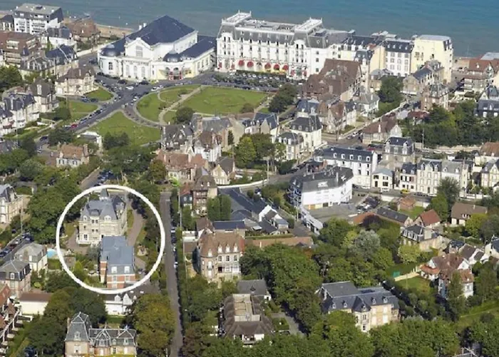 Cosy appartement dans une villa avec piscine, proche du centre et de la mer