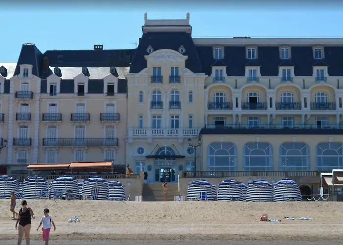 Cosy appartement dans une villa avec piscine, proche du centre et de la mer