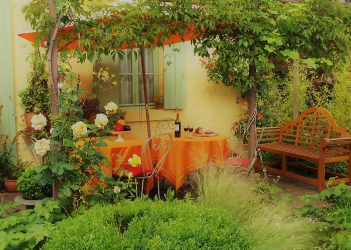 Maison Au Jardin