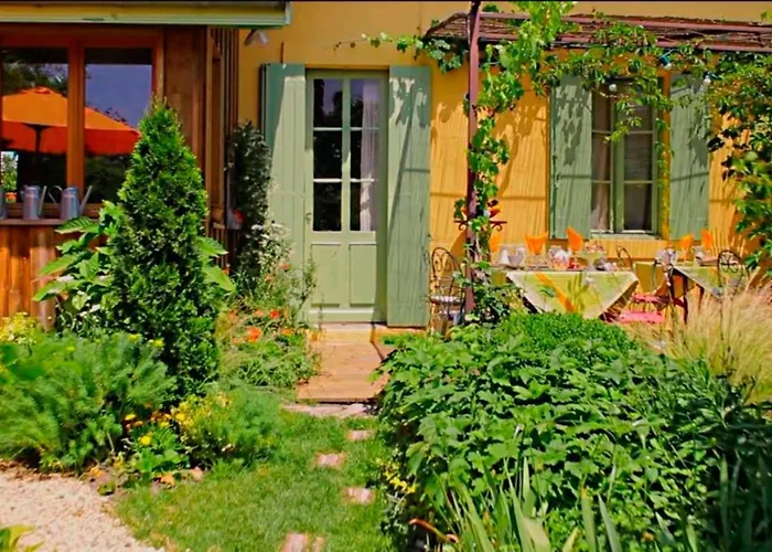 Maison Au Jardin