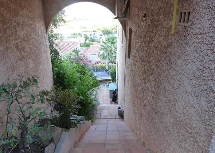 logement zen sur la colline aux mimosas