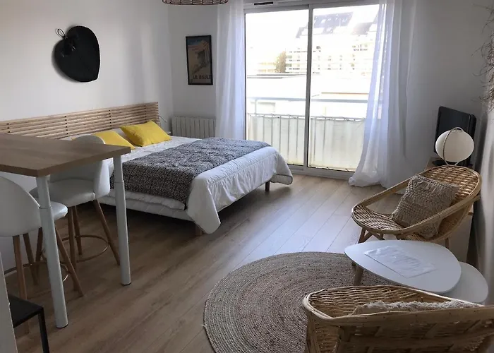 Studio Neuf , A 2 Pas De La Plage Et Du Port