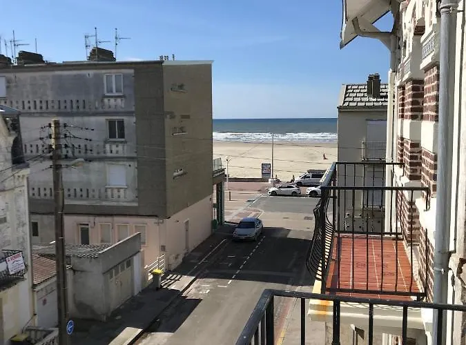 Appartement à 30 m de la plage - balcon - proche Centre - WIFI -Le Cérès 3