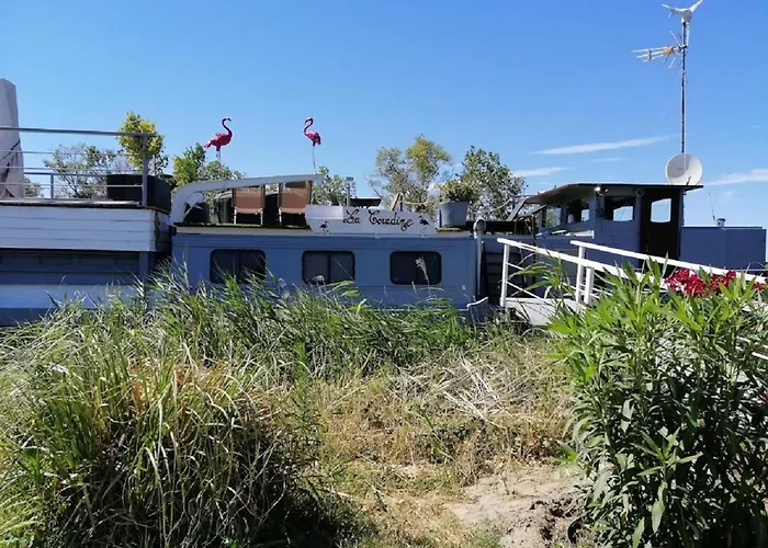Séjour atypique et insolite sur notre péniche La Coradine avec grand spa