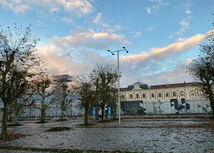 023 Chic & Cosy F1 23M2 Hypercentre Wifi Smart Tv Netflix