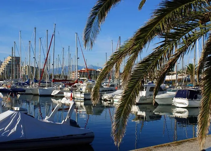 Voilier A Quai Au Calme