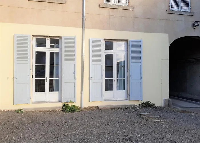 Issoire centre, T2 Bergère avec parking