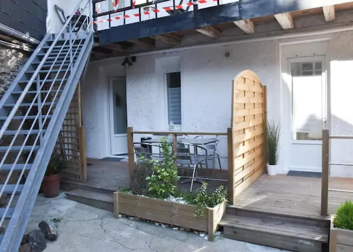 Gîte urbain ancienne écurie au centre ville et PARKING