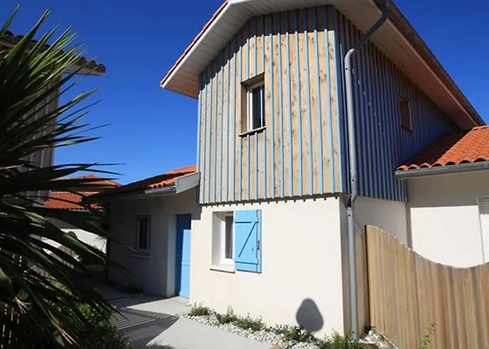Well-Kept Home With A Terrace Near The Beach