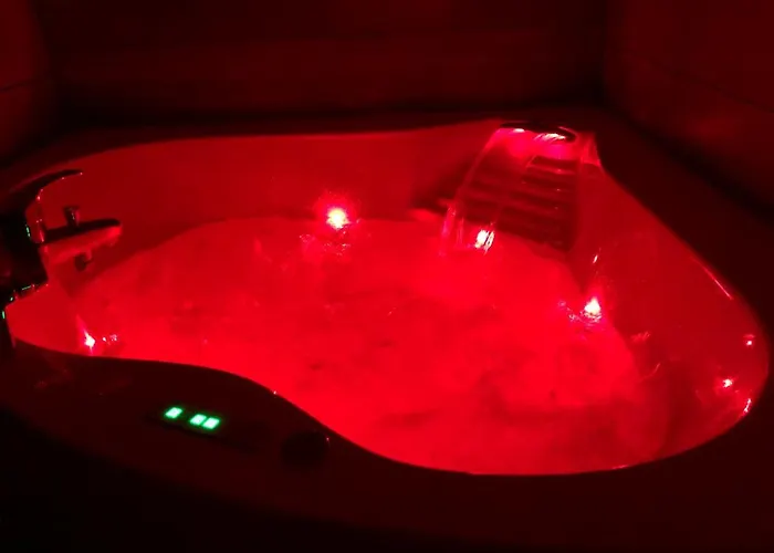 Studio cocooning Spa, lit XXL, cour extérieure