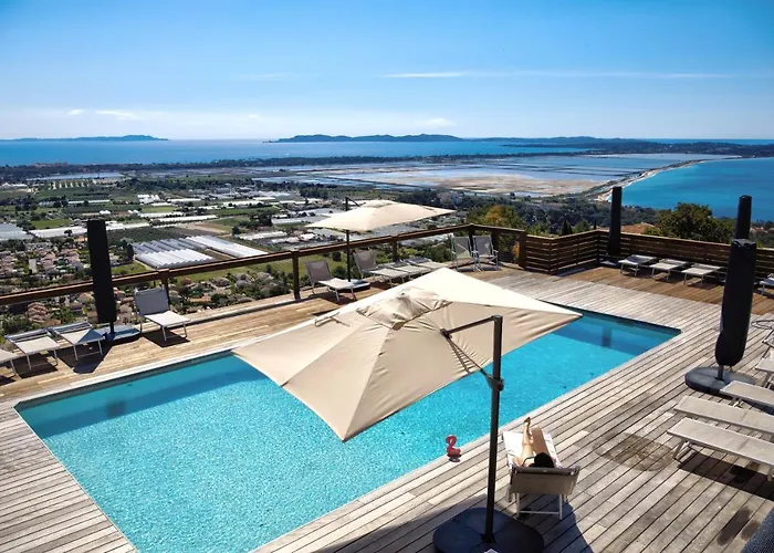 Propriete Des Cistes - Magnifique Vue Panoramique Sur La Mer Et Sur L'Iles D'Hyeres Piscine Privative