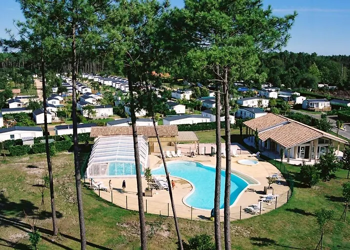 Maison de 2 chambres avec piscine partagee et jardin clos a Biscarrosse
