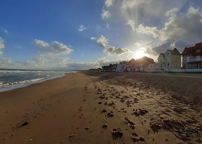 2 Chambres, 50M Centre Ville Plage, Jardin Wifi